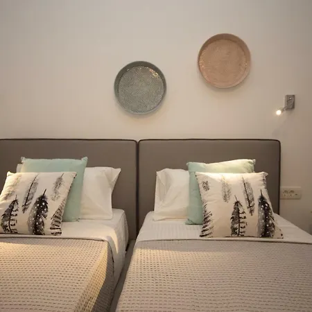 Kamara Santorini Kamári